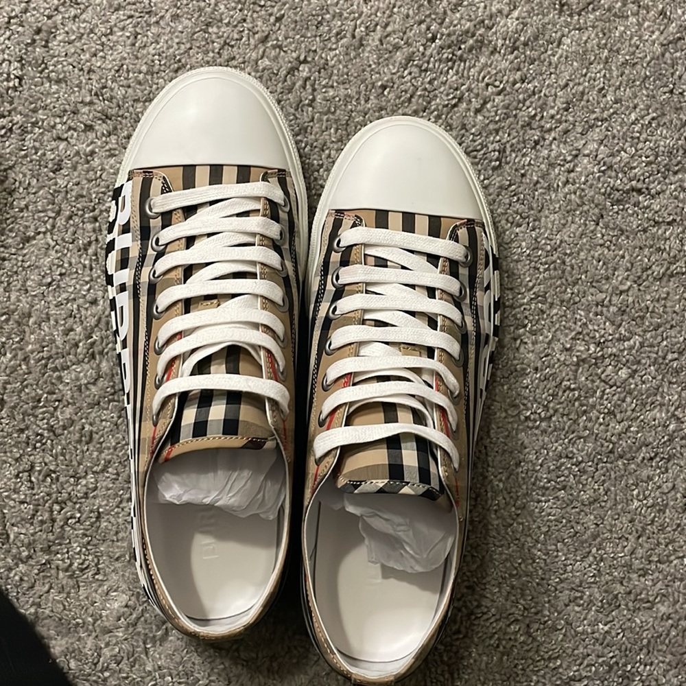 Mens Burberry Shoes - Picture 6 of 7